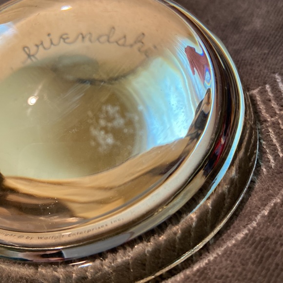 ~Joan Walsh Anglund~ Vintage “Friendship” Glass Dome Paperweight - Picture 3 of 3